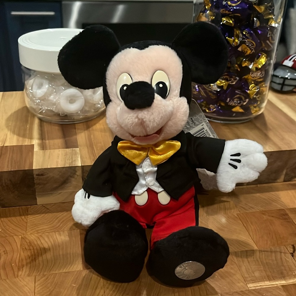 Mickey Mouse beanie Millennium Collection